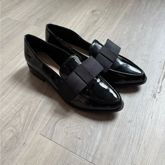 Aldo Black Patent Loafers with Bow - Picture 2 of 3